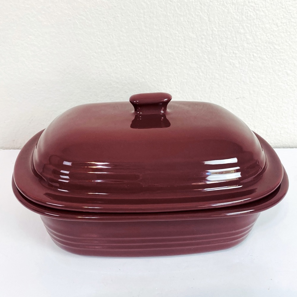 The Pampered Chef Cranberry Stoneware Rectangular Baker W/Lid 3.1QT